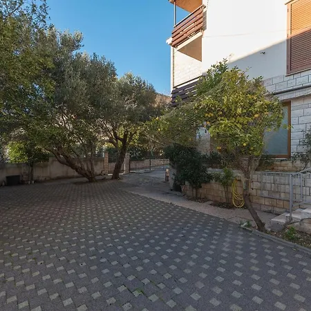 Cesljar Apartment *